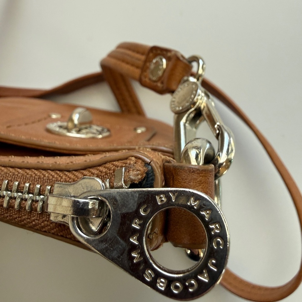 Marc Jacobs Y2K brown cognac turnlock Tan Leather Crossbody Bag - Picture 8 of 13